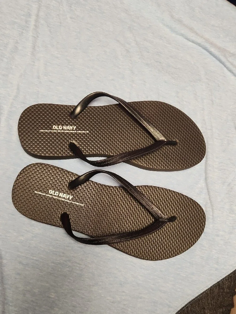 Classic black woman's flip flops Size 7 NWOT